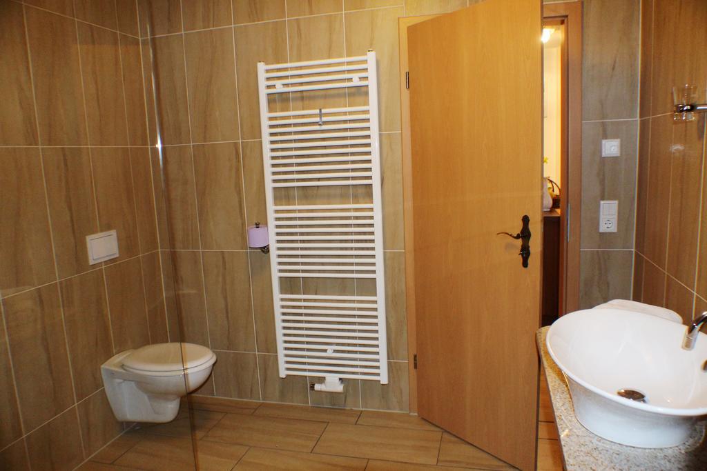 Apartments Zum Henker เควดลินบวร์ก ภายนอก รูปภาพ