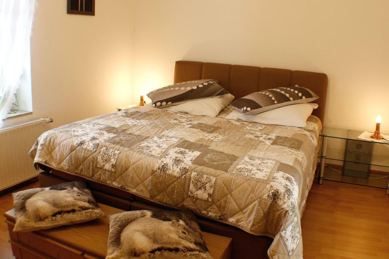 Apartments Zum Henker เควดลินบวร์ก ภายนอก รูปภาพ